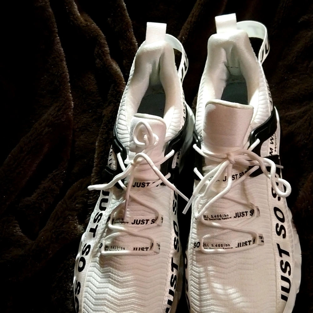 Men's athletic shoes